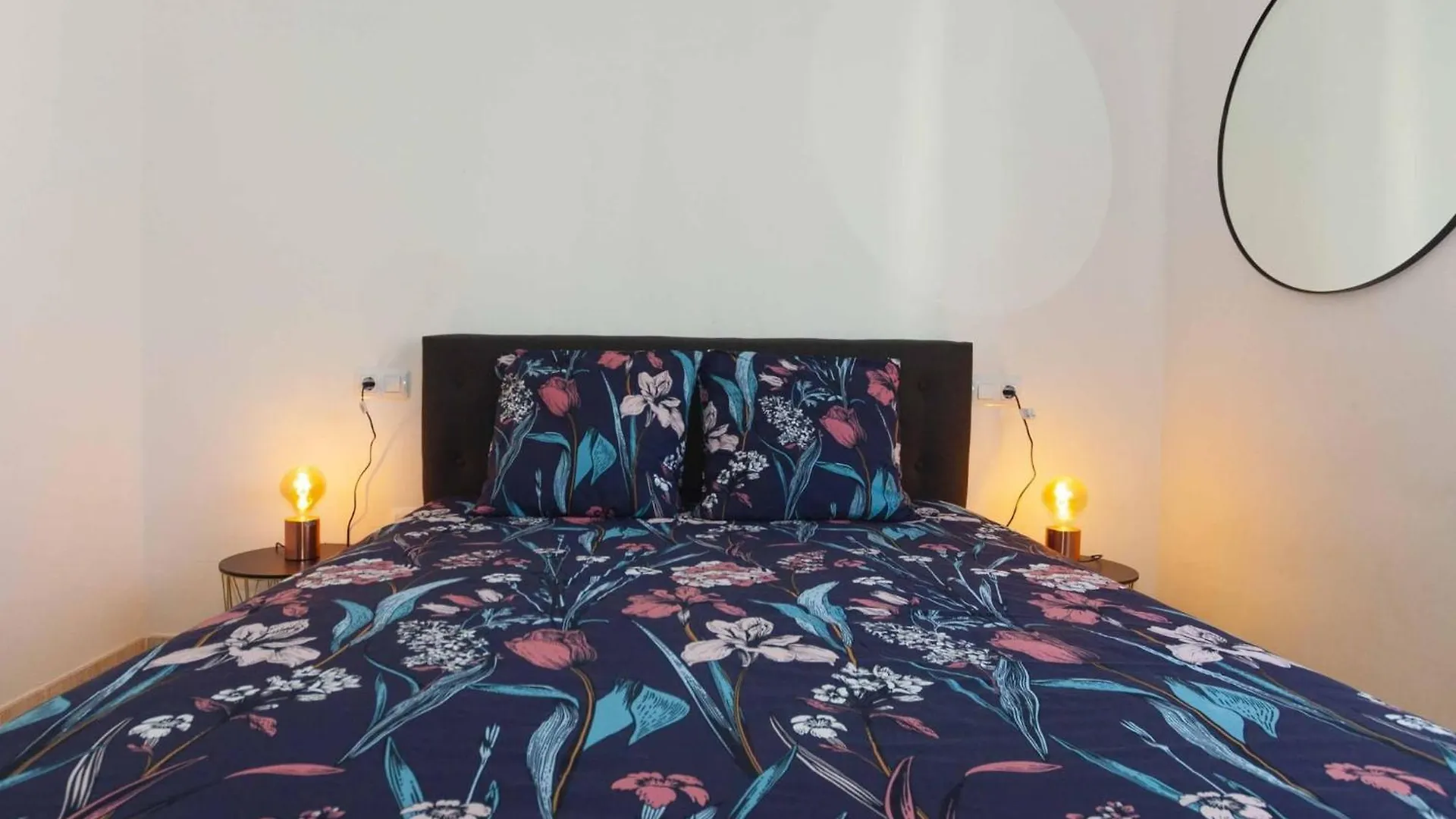 Apartment In Roses Near Sand Beach